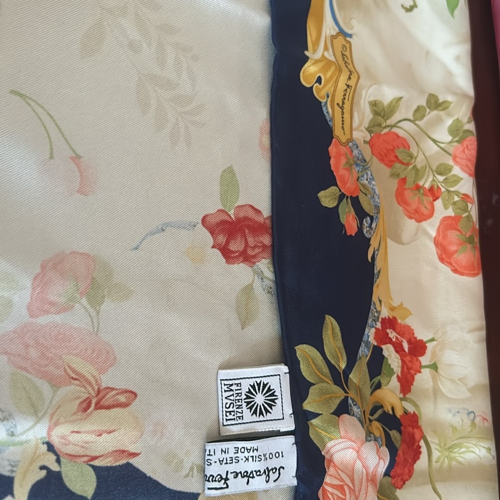 Authentic Ferragamo silk floral scarf - Picture 4 of 5